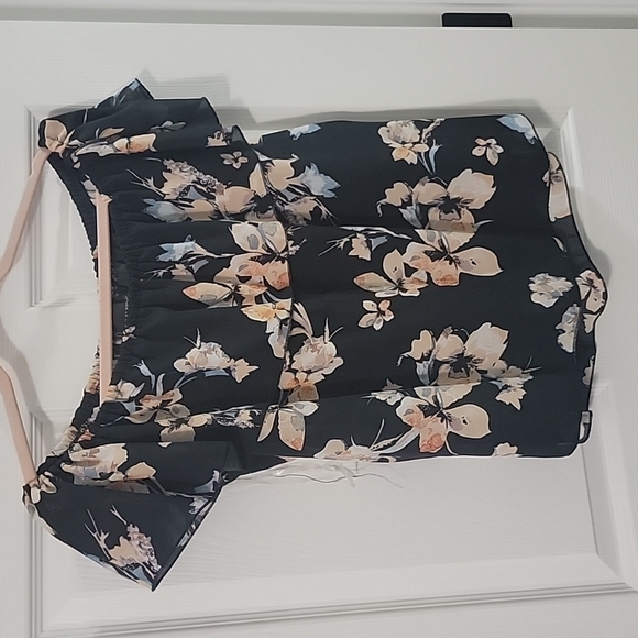 𝅺JEANS by Buffalo Off the shoulder flowy top. Medium. - Picture 1 of 3